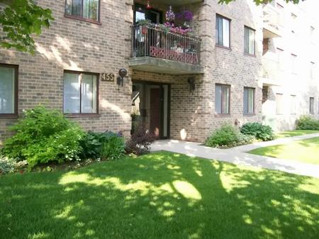 Wellington Court Apartments - ALL INCLUSIVE | 475 Maiden Lane, Fergus