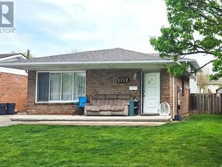 1752 SOUTHDALE | 1752 SOUTHDALE, Windsor