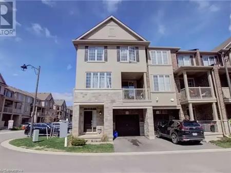 3113 BLACKFRIAR Common | 3113 BLACKFRIAR Common, Oakville