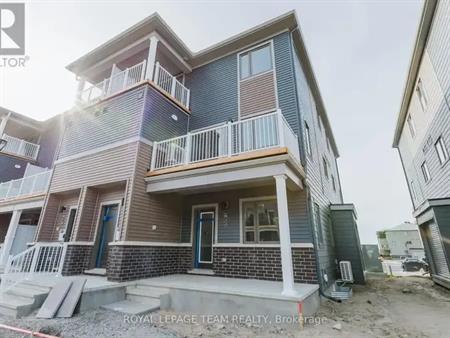 822 PARNIAN PRIVATE | 822 PARNIAN PRIVATE, Ottawa