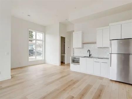 WORK LIVE UNIT. Come see how this can be your office or home or BOTH! | 5 - 1901 Glenmount Drive Southwest, Calgary