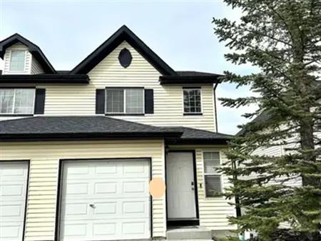Spacious 3-Bedroom Townhouse with Den in Coventry Hills – Available May 1st! | Calgary