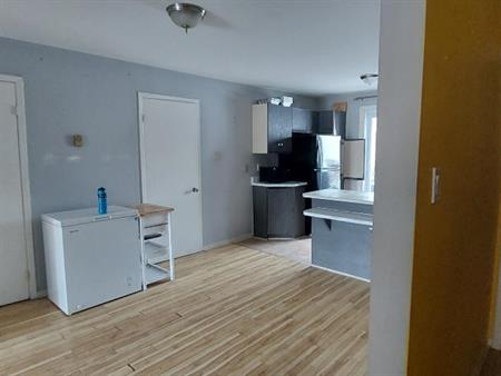Grande chambre a louer Longueil