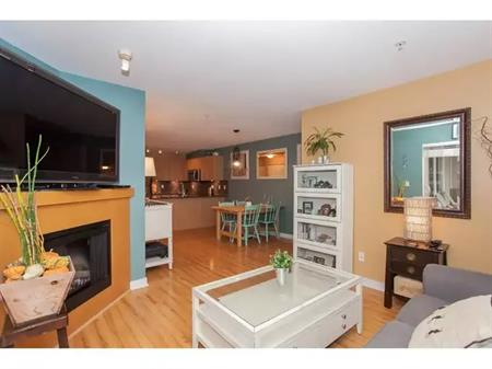 Walnut Gove Yaletown Condo! | 8929 202 Street, Langley Township