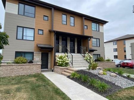 DISPONIBLE 1ER JUILLET – Beau grand 4½ lumineux de 1250 pc 2ième étage