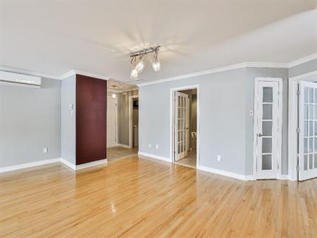 Condo 4 ½ -- Rez-de-jardin -- 2 stationnements -- 7 électroménagers inclus