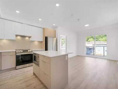 D168 - Spacious 2-Bedroom + Den Condo in Nature's Embrace at Oak and Onyx – Prime Location! | 13969 96 Avenue, Surrey