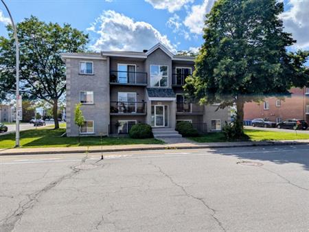 Condo 4 1/2 lumineux à louer – Style de vie moderne, emplacement idéal