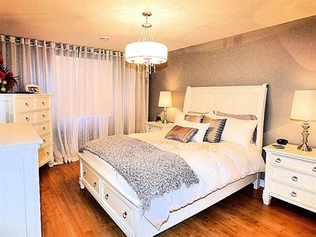 6 1/2 SUR DEUX ÉTAGES 50 ANS ET PLUS ST HUBERT LOGEMNET DU PROPRIO, LUXUEUX, TRIPLEX TRANQUILLE, COUR PRIVÉE , ENTRETIEN INCL