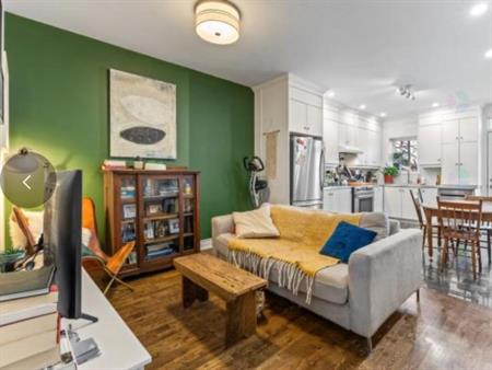 3 chambres (5 1/2) rénové avec cour et stationnement - Hochelaga