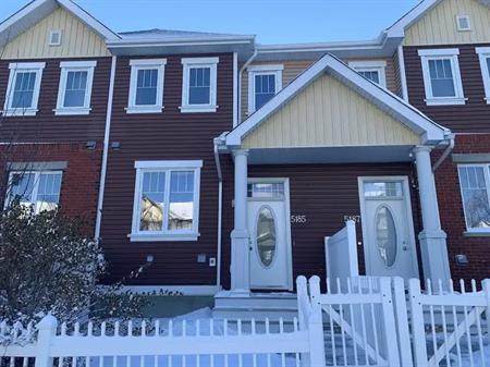 Gorgeous 3 Bedroom 2.5 Bathroom Townhouse with Double Garage and Balcony!! | 5185 Terwillegar Boulevard Northwest, Edmonton