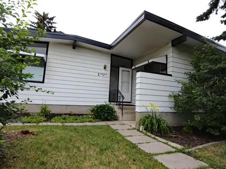 Main Floor of House. 3 Bedroom, 1 & 1/2 bath ,Garage Parking included. | Calgary