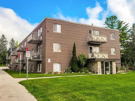 Sandstone Apartments - ALL INCLUSIVE | 122 David St East, Elora