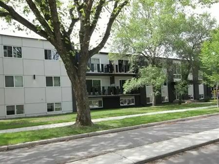 Cozy 2 Bedroom 1 Bathroom Condo! Ground Unit + Ideal Location!! | 10720 127 street, Edmonton