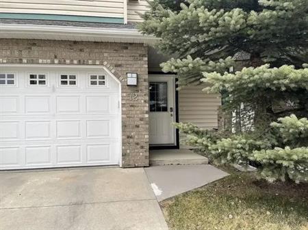Charming 4 Level Townhouse in the desirable community of Cougar Ridge! | Calgary
