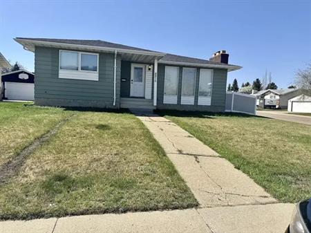 West End Family Home (Entire House & Yard) | 8816 184 Street Northwest, Edmonton