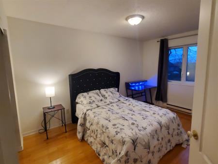 Grande Chambre à Louer Femme