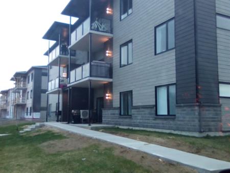 3 1/2 Moderne. Rez-de-chaussé.