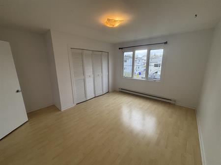 Grand 3 Chambres à Louer 1 Juin 2025