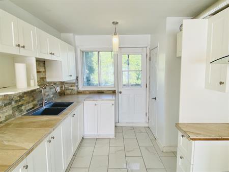 Grand 5 ½ HYDRO,GARAGE,TERASSE,1000pi.