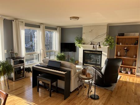 Condo Très Lumineux à Louer
