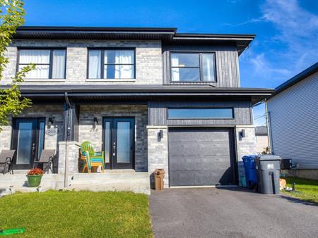 Maison à étages Vaudreuil-Dorion À Louer