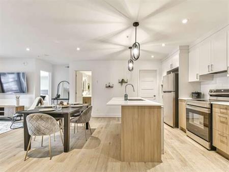 WOW! APPARTEMENT 4½ DISPONIBLE EN JUILLET