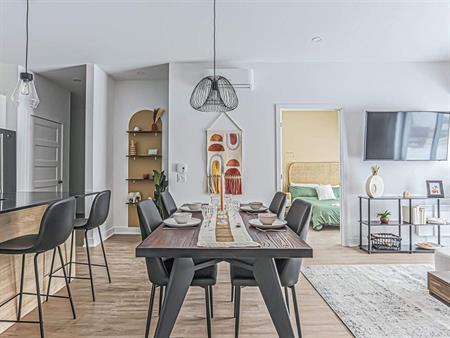 WOW| APPARTEMENT 4½ À LOUER POUR JUILLET - 1002 PI²