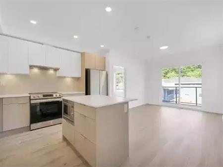 D168 - Spacious 2-Bedroom + Den Condo in Nature's Embrace at Oak and Onyx – Prime Location! | 13969 96 Avenue, Surrey