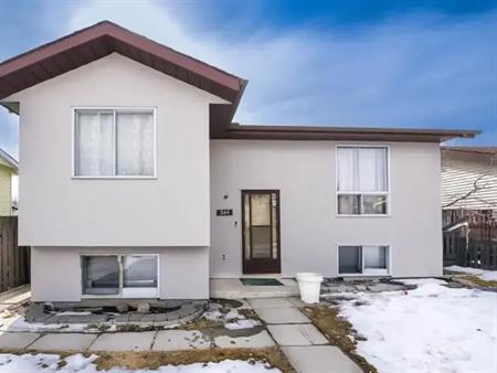 244 Faldale Close NE | 244 Faldale Close Northeast, Calgary