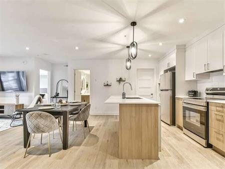 WOW! APPARTEMENT 4½ DISPONIBLE EN JUILLET