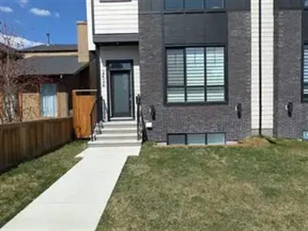 240A 22 Avenue Northwest | 22 Avenue Northwest, Calgary