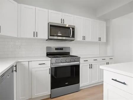 Main,  9950 161 Street Northwest  Glenwood, Edmonton, AB | 9950 161 Street Northwest, Edmonton
