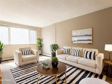 Mainstreet Plaza | 2403 33 Avenue SW, Calgary