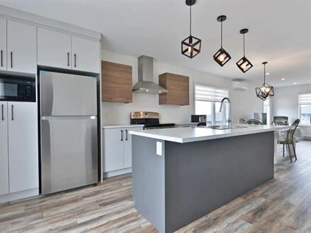 🏡 Maison de ville 2022 | 3 ch + 2 SDB + Terrasse | Saint-Anselme