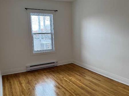 Verdun, 5 1/2, 3 chambres, non chauffé