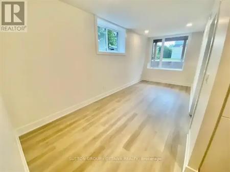 152E COLUMBUS AVENUE | 152E COLUMBUS AVENUE, Ottawa