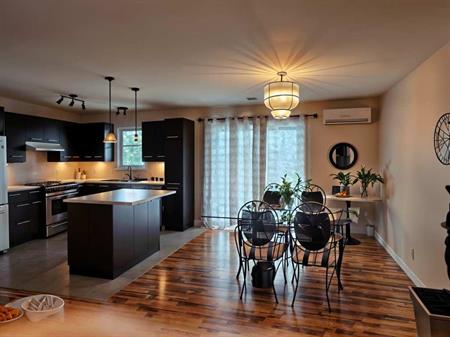 Superbe logement spacieux et lumineux 3 chambres – Comme une maison !
