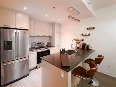 Spacieux 1 Chambre Avec Balcon! Pool!