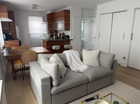 Vrai Vieux-Longueuil. MAGNIFIQUE 3 ½ ENTIÈREMENT RÉNOVÉ -1er juillet-2E ÉTAGE d'un TRIPLEX