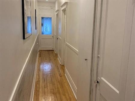 Charmant 3 1/2 semi-meublé et rénové en 2023 – Idéalement situé sur le Plateau Mont-Royal