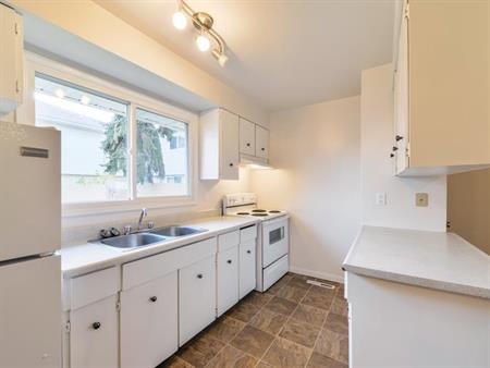 Lord Byron Townhouses | 122 St. & Whitemud Fwy., Edmonton