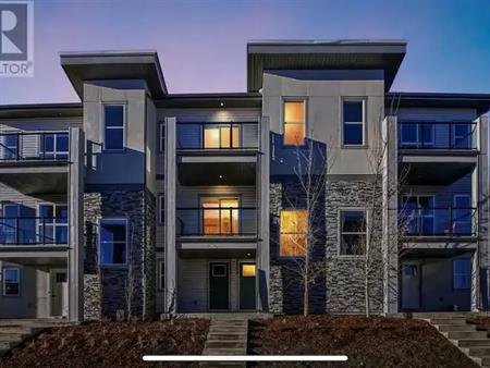 Brand new executive one bed townhouse. Top floor views over Aspen. | Calgary
