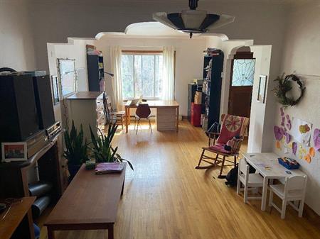 Grand 6 1/2 logement dans Rosemont disponible le 1er juillet
