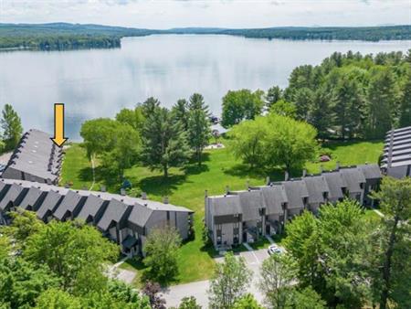 Superbe condo Sherbrooke bord du Lac