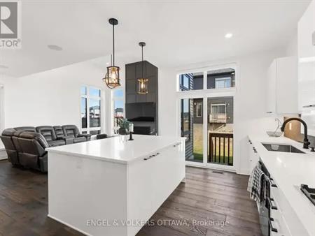 12 WHOOPING CRANE RIDGE | 12 WHOOPING CRANE RIDGE, Ottawa