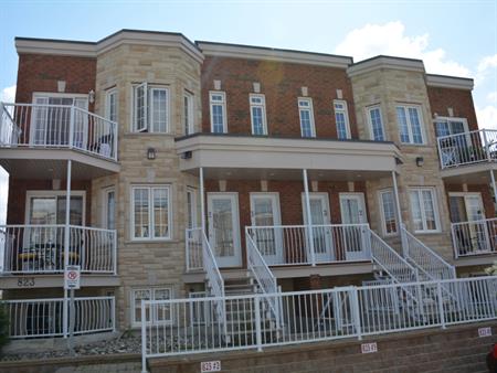 Spacieux Condo De 2 Chambres 4 1/2