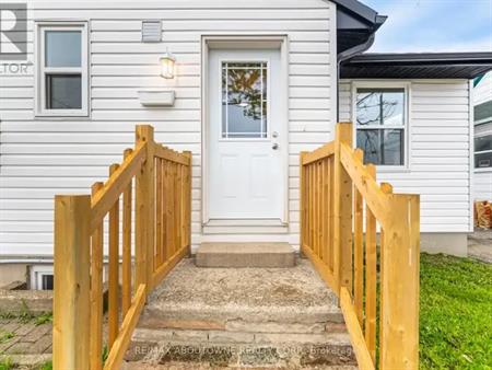 132 CROSS AVENUE | 132 CROSS AVENUE, Oakville