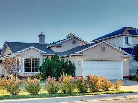 Large 5 Bedroom Home in Hawkwood, Northwest | 249 Hawkstone Drive Northwest, Calgary