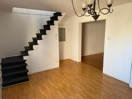 LOGEMENT À LOUER/ FOR RENT – Spacious 7 1/2 Apartment